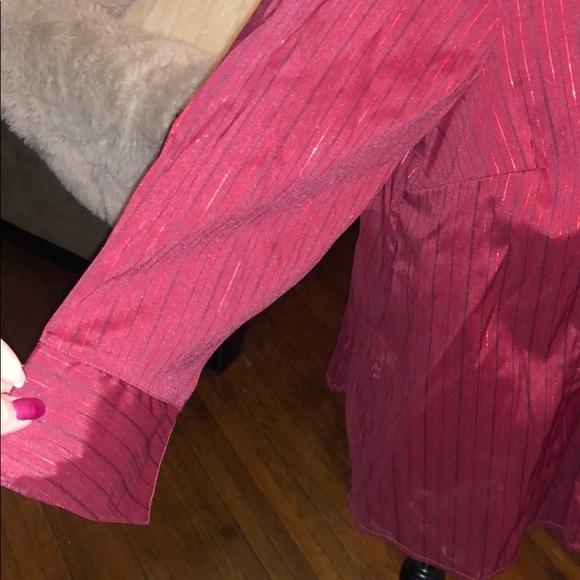 Shiny woman’s button down blouse - Picture 4 of 5